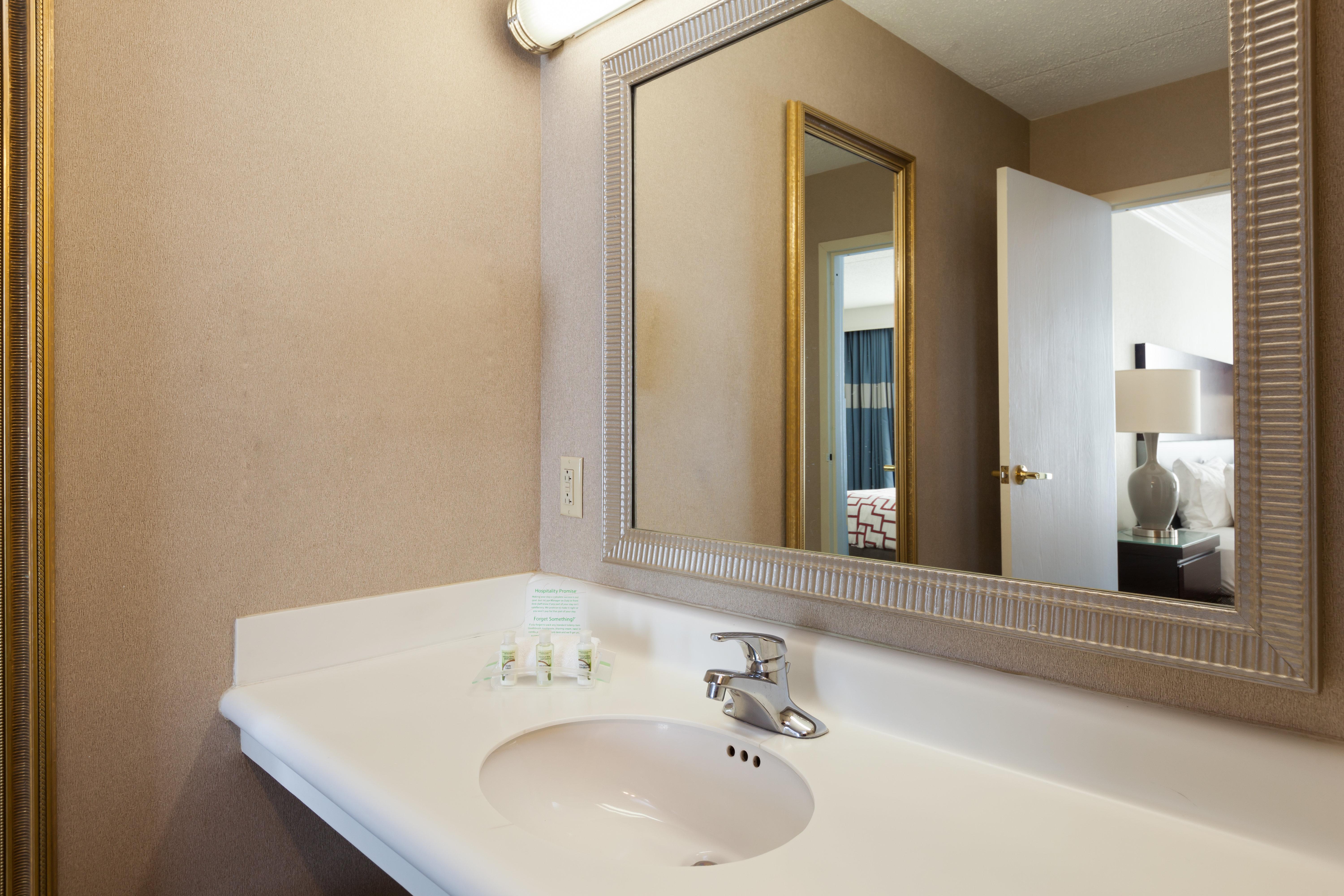 Holiday Inn Weirton-Steubenville Area Buitenkant foto