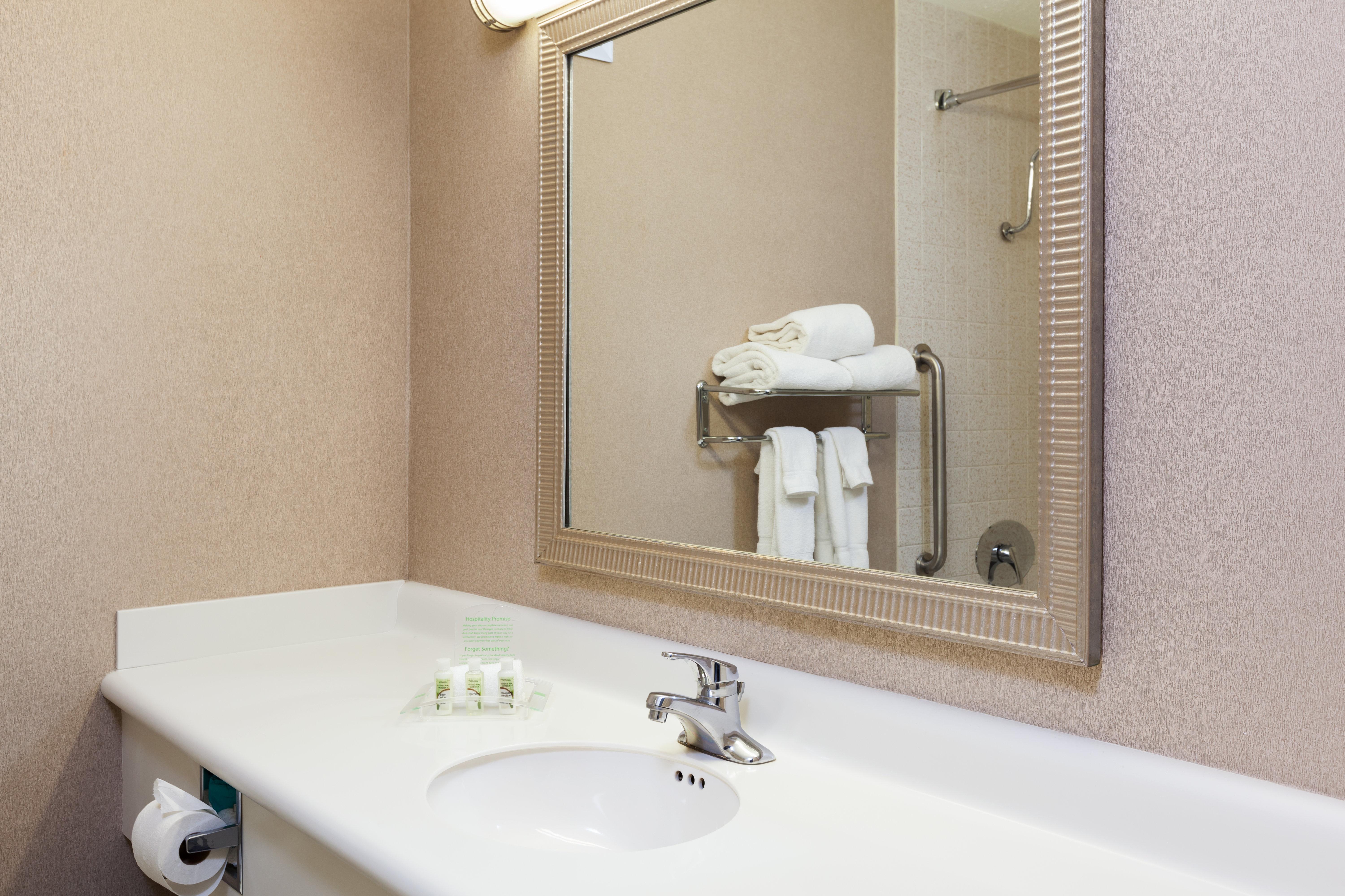 Holiday Inn Weirton-Steubenville Area Buitenkant foto