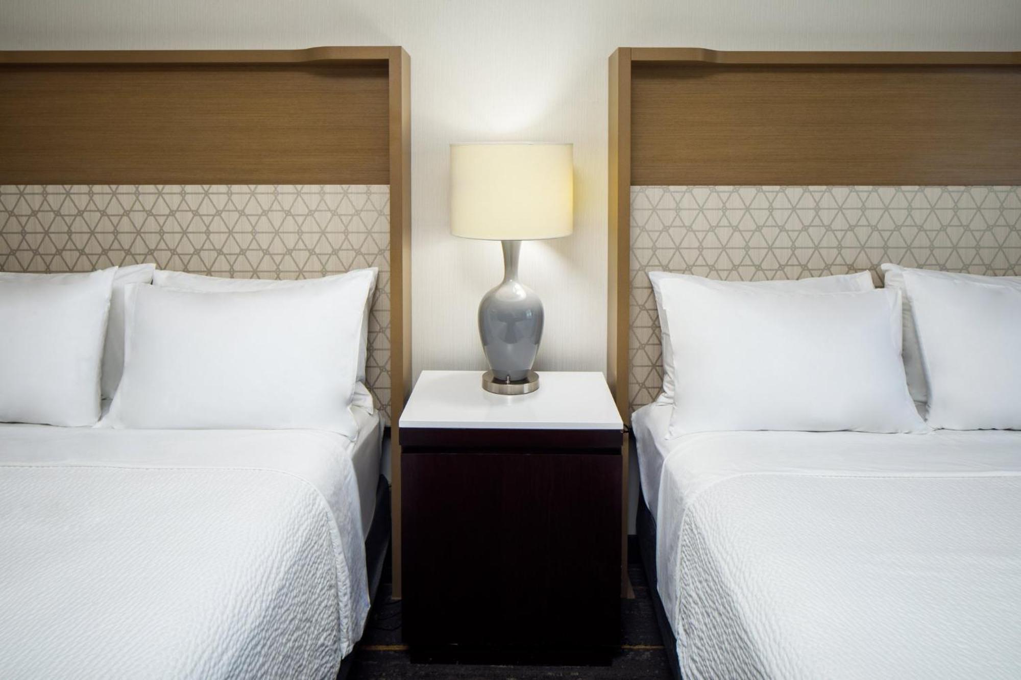 Holiday Inn Weirton-Steubenville Area Buitenkant foto
