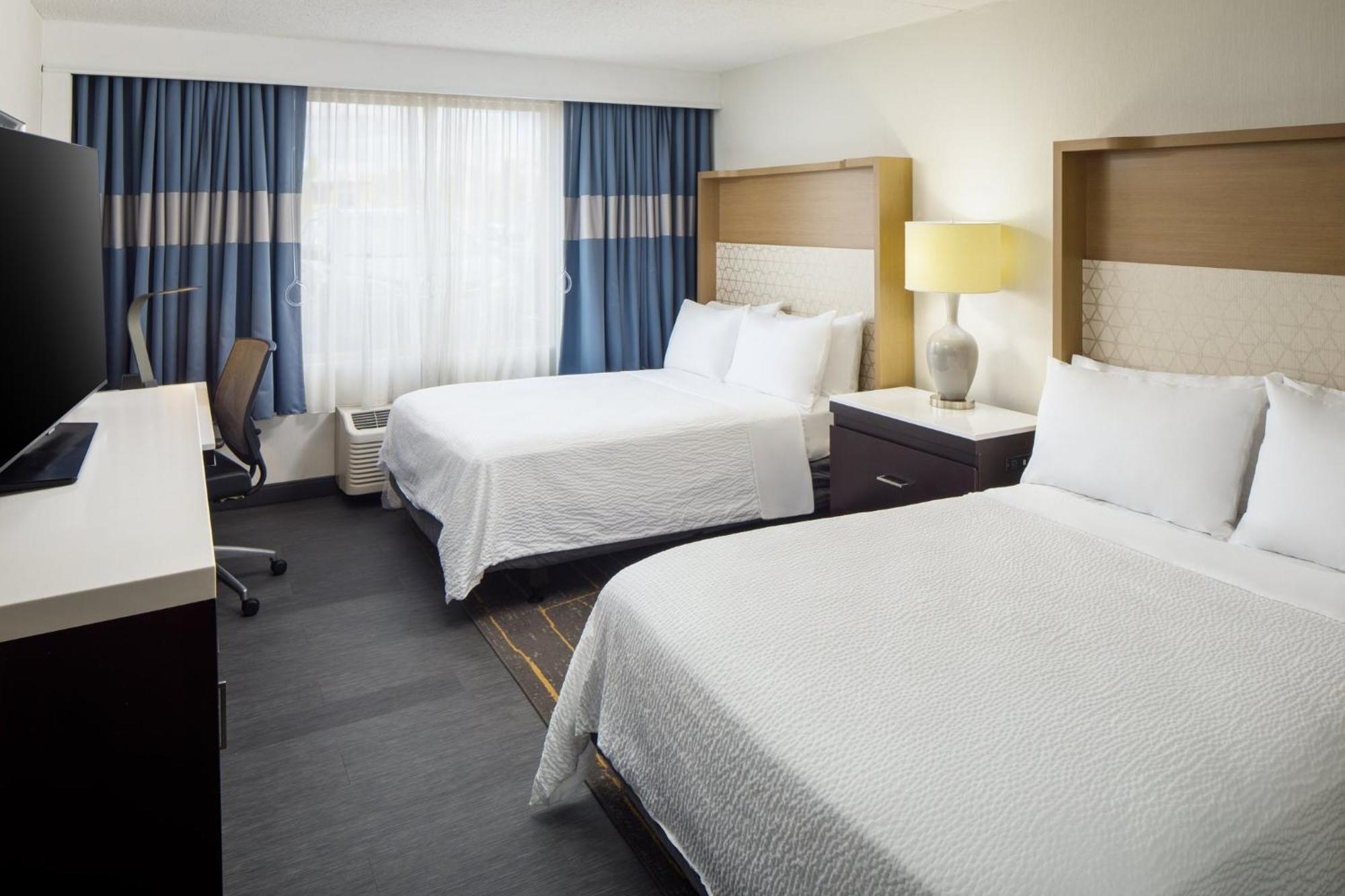 Holiday Inn Weirton-Steubenville Area Buitenkant foto