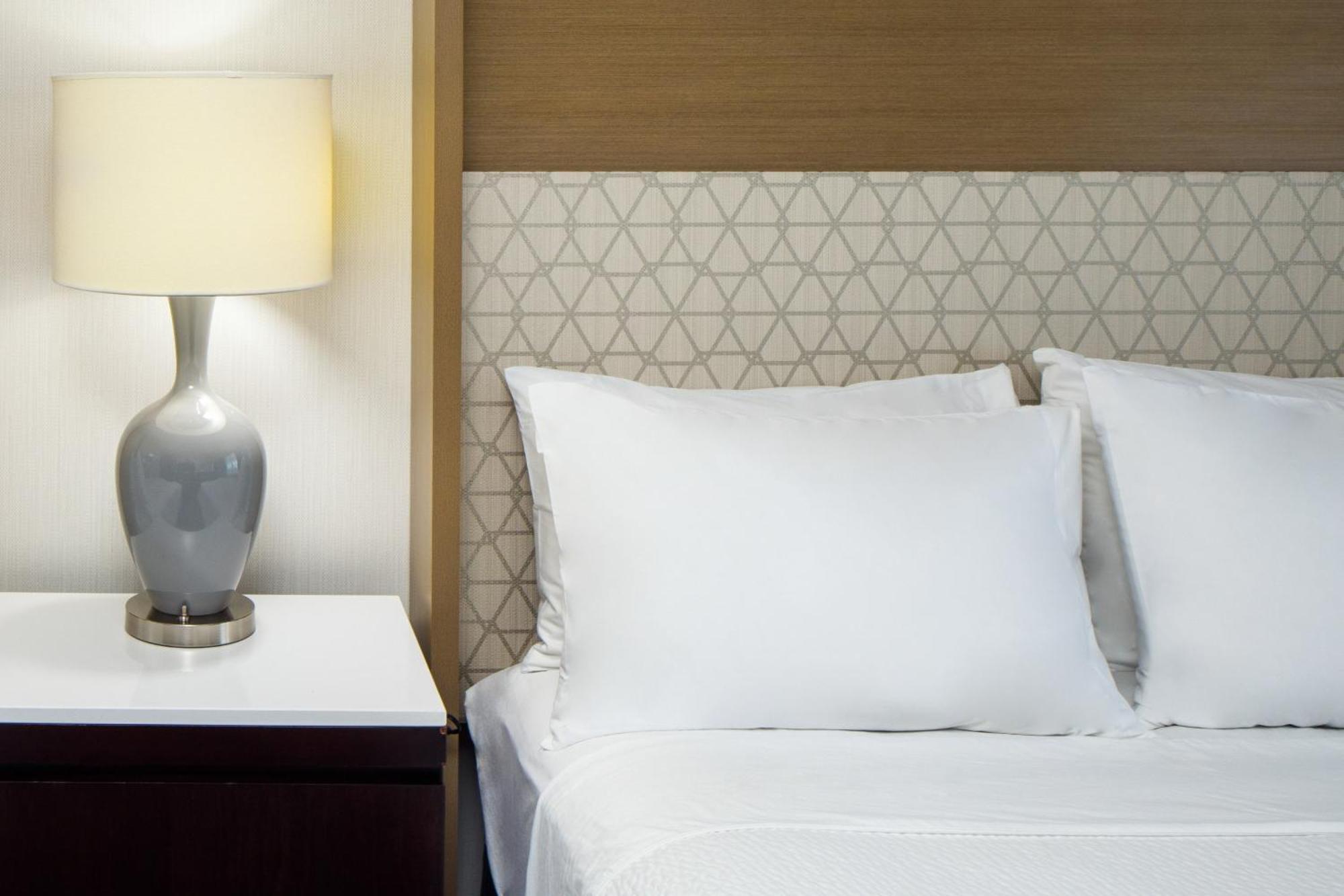 Holiday Inn Weirton-Steubenville Area Buitenkant foto