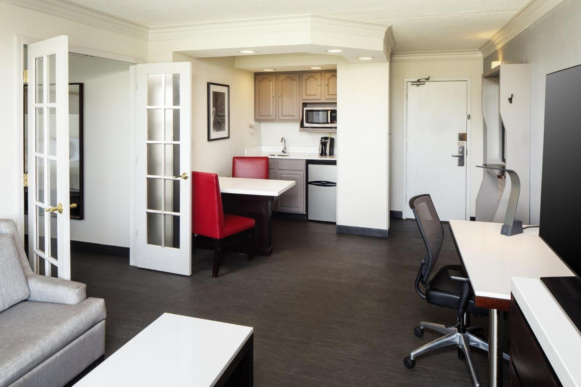 Holiday Inn Weirton-Steubenville Area Buitenkant foto