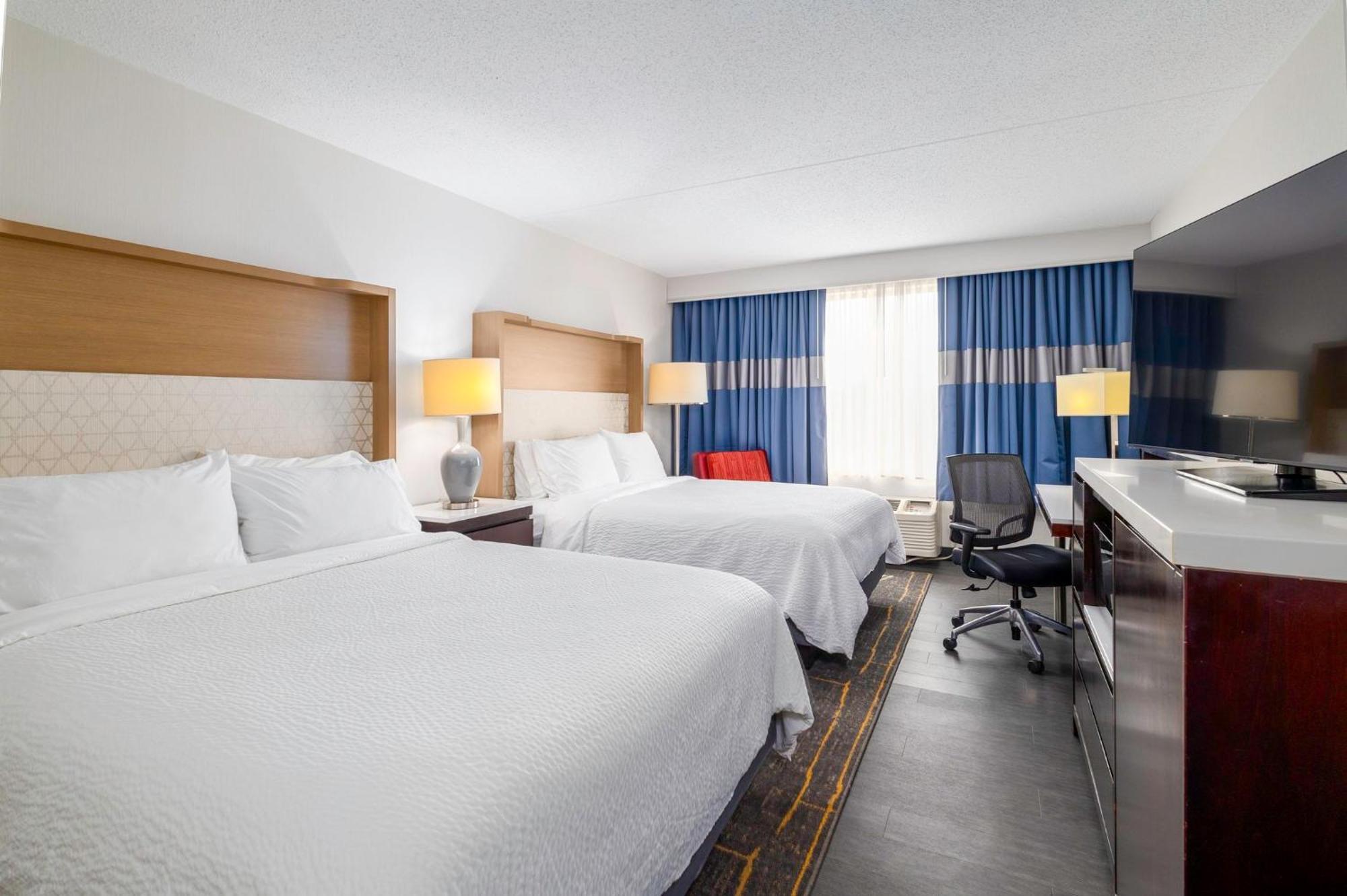 Holiday Inn Weirton-Steubenville Area Buitenkant foto