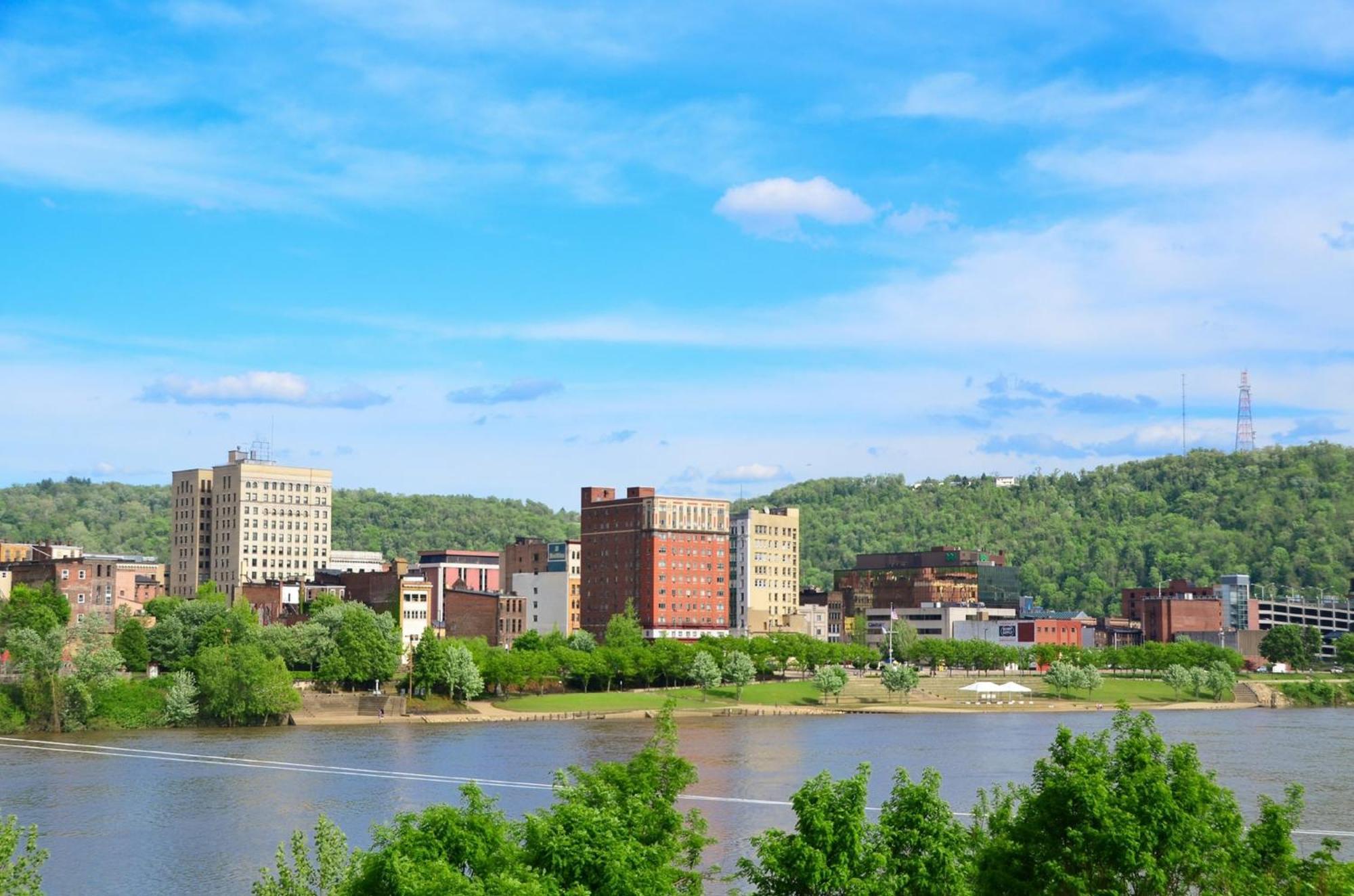 Holiday Inn Weirton-Steubenville Area Buitenkant foto