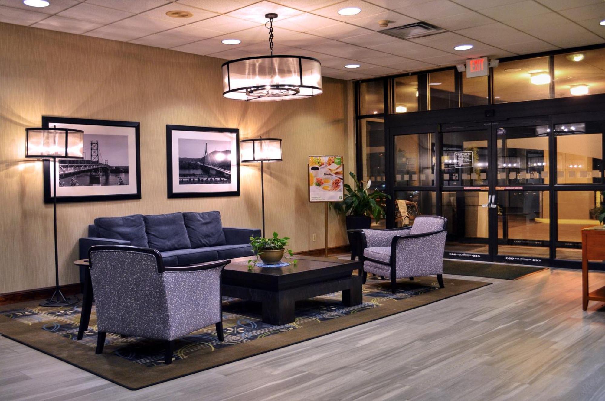 Holiday Inn Weirton-Steubenville Area Buitenkant foto